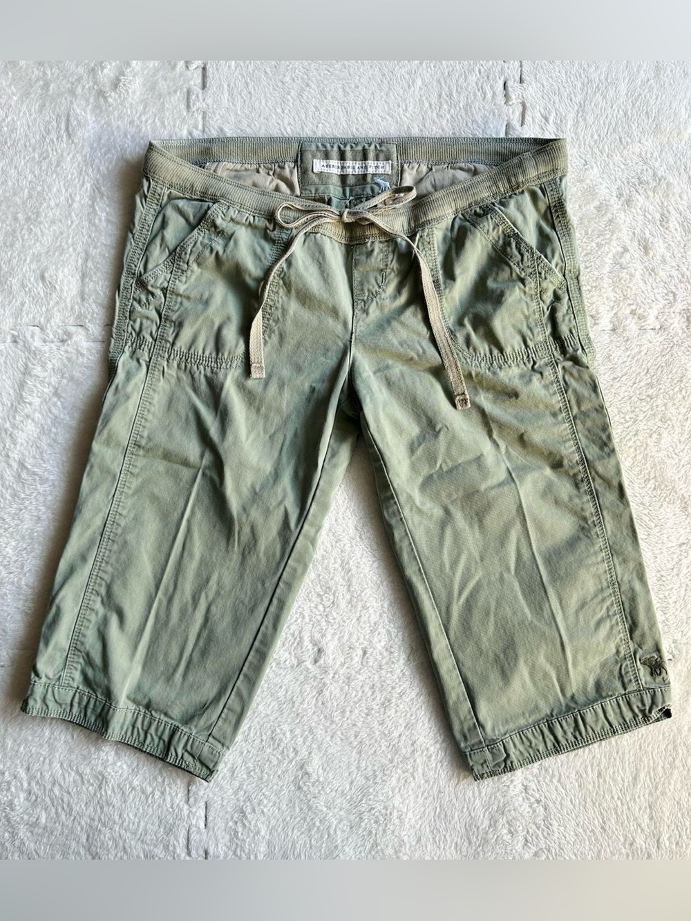 Abercrombie and Fitch green utility capri shorts, S/M